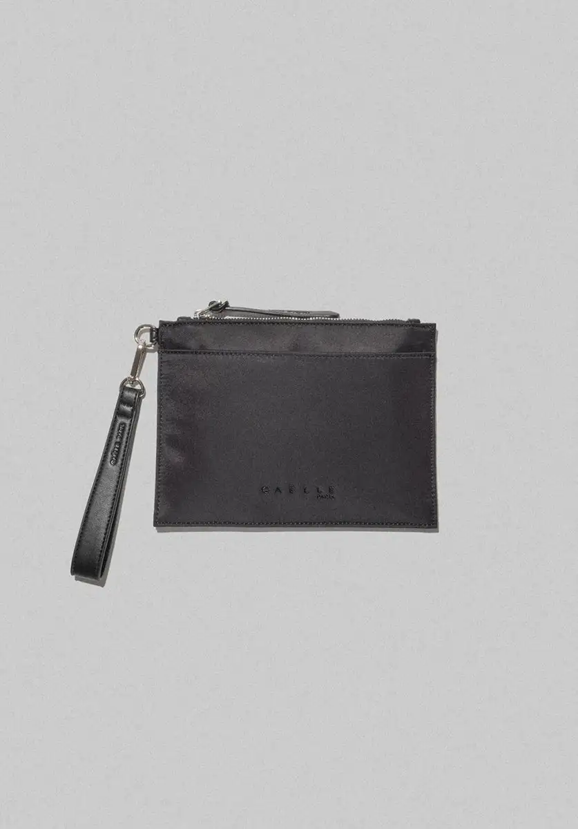 Pochette Uomo con scritta tono su tono
