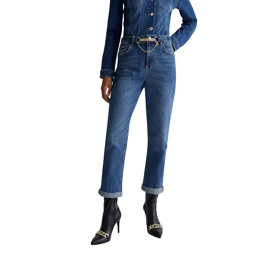 Jeans Donna con risvolto sul fondo